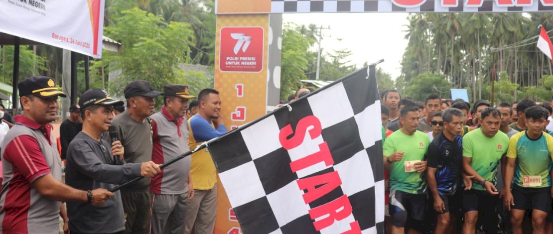 Wakil Bupati Kepulauan Selayar Saiful Arif bersama Kapolres AKBP Ujang Darmawan, melepas peserta lomba lari bertajuk Polres Kepulauan Selayar Fun Run 10K, Sabtu, 24 Juni 2023, di Desa Barugaia, Bontomanai. Wakil Bupati Kepulauan Selayar Saiful Arif bersama Kapolres AKBP Ujang Darmawan, melepas peserta lomba lari bertajuk Polres Kepulauan Selayar Fun Run 10K, Sabtu, 24 Juni 2023, di Desa Barugaia, Bontomanai.