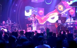 Fourtwnty Sukses Menghibur Pengunjung Liquid Claro Hotel dengan Lagu-lagu Andalannya