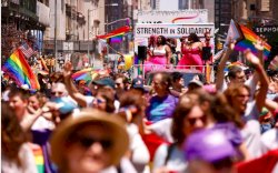 Ribuan Orang Hadiri Pawai NYC Pride Terbesar di Dunia, Suarakan Hak-hak LGBTQIA+