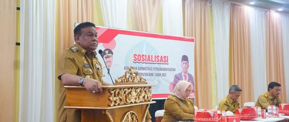 Bupati Bone Dr HA Fahsar M Padjalangi MSi, membuka pelaksanaan Sosialisasi Kebijakan Administrasi Pembangunan Daerah Kabupaten Bone Tahun 2023.
