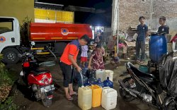 Respon Keluhan Warga, BPBD Sulsel Distribusikan Air Bersih di Kompleks Kodam 3 Makassar
