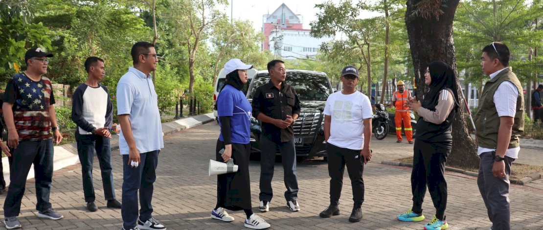 Dinas Pekerjaan Umum (PU) Kota Makassar Terlibat dalam Gerakan Bersih Taman Kota