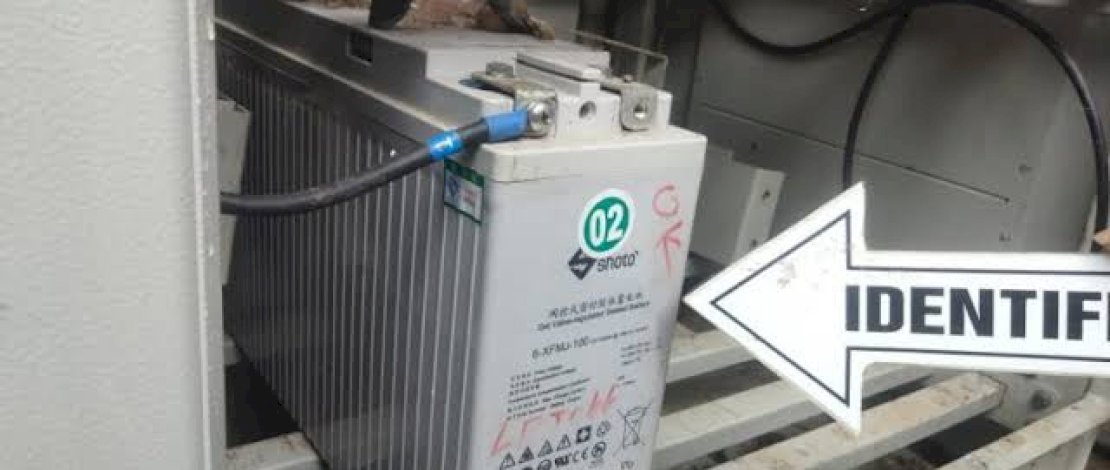 Polisi berhasil menangkap tiga pelaku pencurian baterai tower PT Telkomsel di Kabupaten Wajo, Sulawesi Selatan (Sulsel), yang telah menyebabkan kerugian sebesar Rp49 juta.