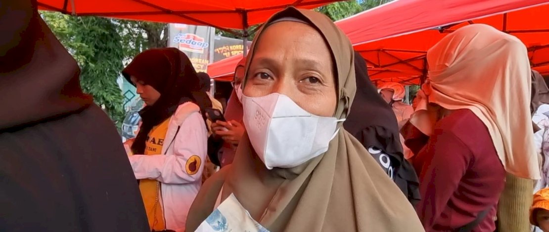 Warga Parepare Terbantu Hadirnya Gerakan Pangan Murah Warga Parepare Terbantu Hadirnya Gerakan Pangan Murah