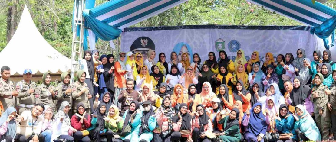Erna Rasyid Taufan Secara Resmi Tutup Jambore Kader PKK 2023, Pesankan Jaga Kekompakan dan Silaturahmi Erna Rasyid Taufan Secara Resmi Tutup Jambore Kader PKK 2023, Pesankan Jaga Kekompakan dan Silaturahmi