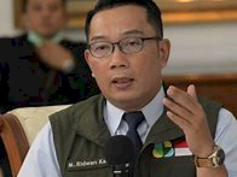 Sinyal Ridwan Kamil Dampingi Ganjar Pilpres 2024 Lewat Pantun Sekjen PDI