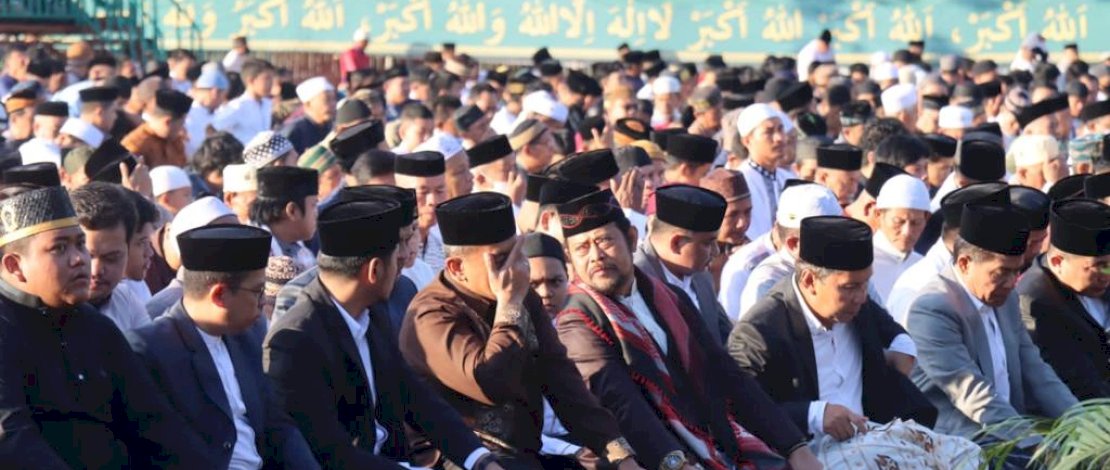 Mentan SYL salat Iduladha di Lapangan Karebosi, Makassar, Kamis, 29 Juni 2023.