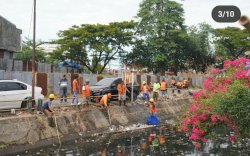 Kolaborasi Warga dan Satgas Bersih-Bersih Kanal Barabaraya, Plt. Camat Makassar Harun Rani Mengucapkan Terima Kasih