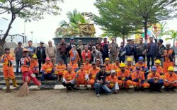  Satgas Kebersihan Kecamatan Makassar  Bersihkan Pantai LJelang Multilateral Naval Exercise Komodo 2023