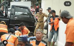  Plt.Camat Makassar Tanggap Terhadap Laporan Warga dan Memobilisasi Satgas Kebersihan