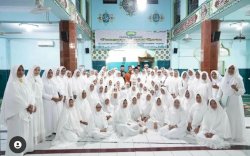 Plt. Camat Makassar Harun Rani Melantik Pengurus Majelis Taklim di Malam Nuzulul Qur'an