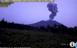 Gunung Ibu di Maluku Utara Erupsi, Warga Diminta Waspada 