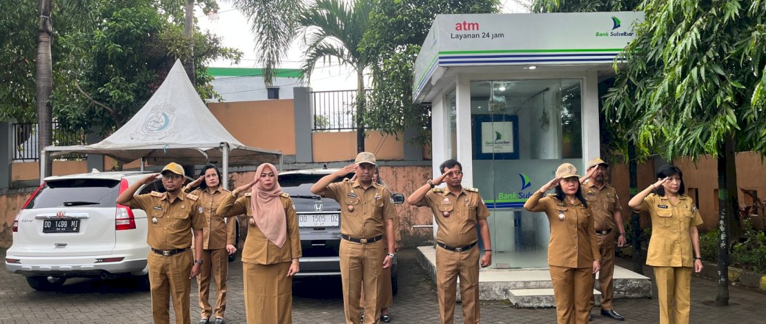 Pelaksanaan upacara bendera lingkup Pemerintah Kecamatan Panakkukang berjalan khidmat dan lancar, Senin, 3 Juli 2023. 