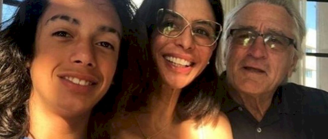  Leandro De Niro Rodriguez (depan) semasa hidupnya saat berpose bersama sang ibu  Drena De Niro dan kakeknya yang merupakan aktor terkenal Hollywood Robert De Niro