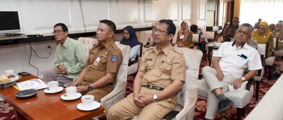 Penjabat Sekertaris Daerah Provinsi Sulawesi Selatan (Sulsel), Andi Darmawan Bintang, menghadiri Rapat Koordinasi (Rakor) Inflasi 2023 yang digelar Kementerian Dalam Negeri (Kemendagri) secara virtual, Selasa, 4 Juli 2023. Penjabat Sekertaris Daerah Provinsi Sulawesi Selatan (Sulsel), Andi Darmawan Bintang, menghadiri Rapat Koordinasi (Rakor) Inflasi 2023 yang digelar Kementerian Dalam Negeri (Kemendagri) secara virtual, Selasa, 4 Juli 2023.