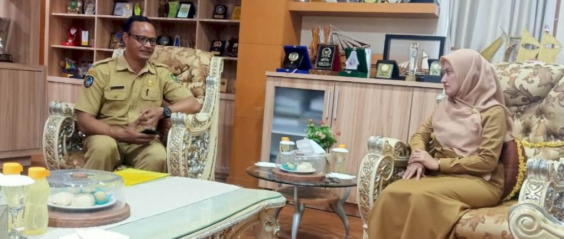 Ketua DPD Perhimpunan Penyuluh Pertanian Indonesia (Perhiptani) Kabupaten Luwu Utara, Made Sudana, saat melakukan audiensi dengan Bupati Indah Putri Indriani, Senin, 3 Juli 2023, di Ruang Kerja Bupati.
