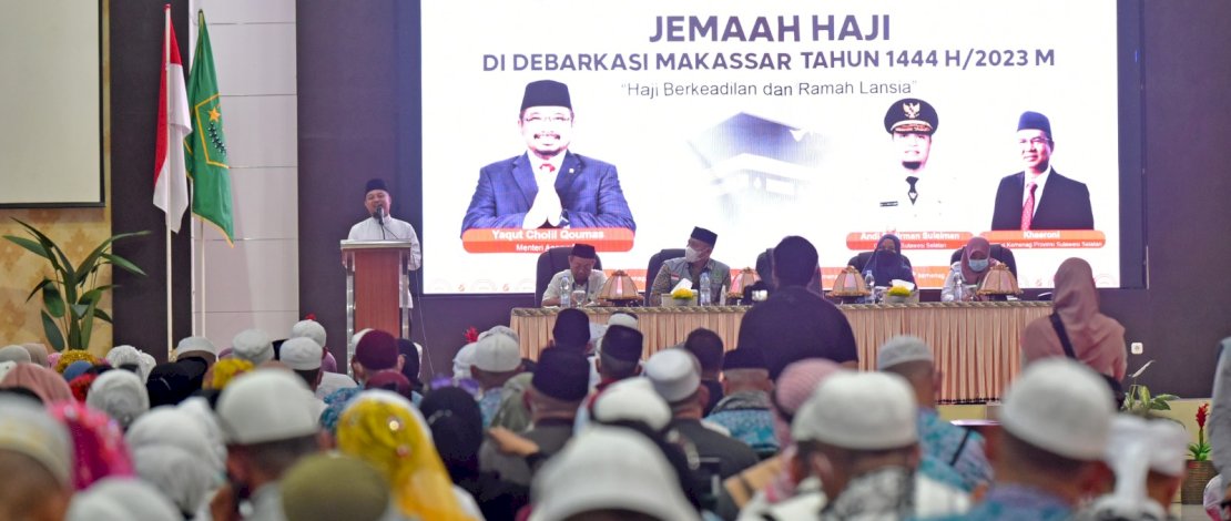 Sebanyak 392 jemaah haji Kelompok Terbang (Kloter) pertama Debarkasi Makassar tiba di Tanah Air, Rabu 5 Juli 2023.