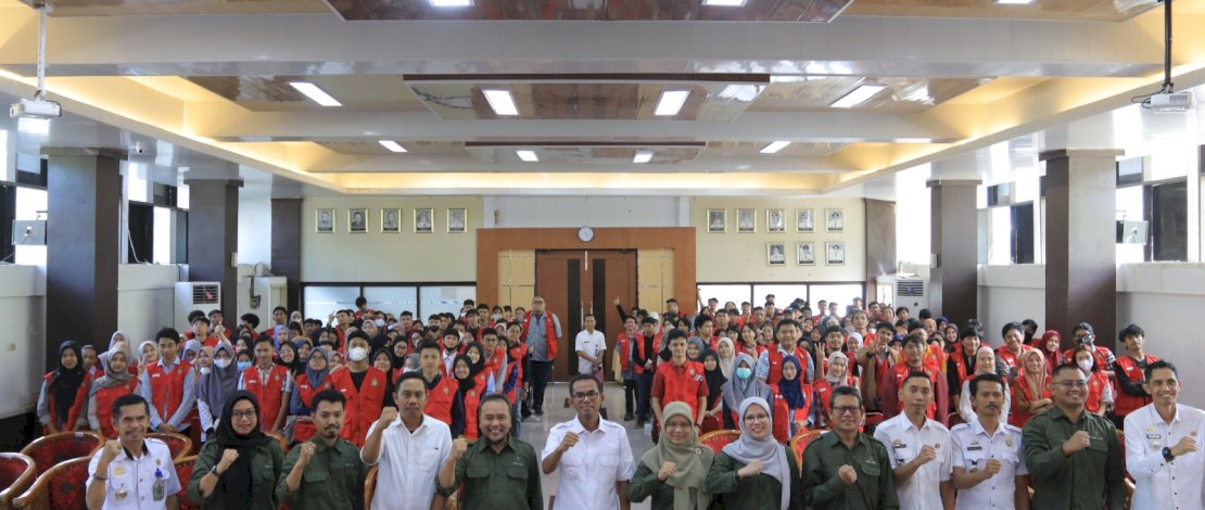 Pj Bupati Takalar, Dr. Setiawan Aswad, M. Dev. Plg didampingi Pj. Ketua TP. PKK Takalar Sri Astuti Thamrin Setiawan S. Si, M. Stat, Ph.D, menerima secara langsung KKN Unhas di Baruga I Mannindori Kantor Bupati Takalar, Rabu, 5 Juli 2023. Pj Bupati Takalar, Dr. Setiawan Aswad, M. Dev. Plg didampingi Pj. Ketua TP. PKK Takalar Sri Astuti Thamrin Setiawan S. Si, M. Stat, Ph.D, menerima secara langsung KKN Unhas di Baruga I Mannindori Kantor Bupati Takalar, Rabu, 5 Juli 2023.