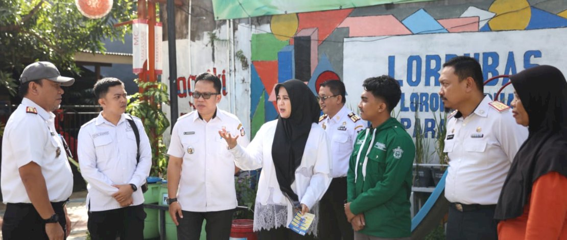 Wakil Wali Kota Makassar, Fatmawati Rusdi, turun langsung meninjau lorong wisata yang masuk dalam list kunjungan peserta Apeksi pada tanggal 13 Juli 2023 mendatang. 