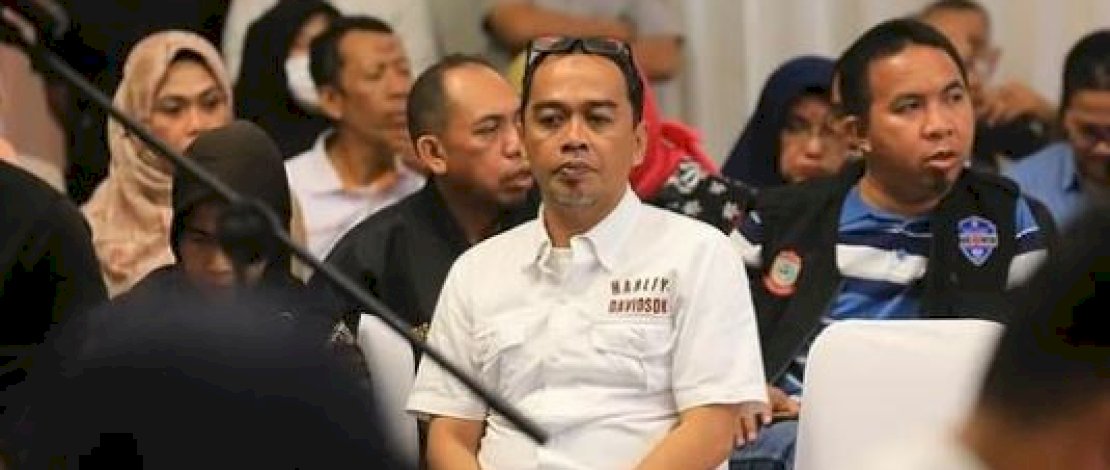 Plt. Camat Makassar Harun Rani menghadiri rapat koordinasi dan pengarahan yang dipimpin oleh Walikota Makassar dan Wakil Walikota Makassar. Rapat ini bertujuan untuk membahas realisasi anggaran tahun 2023 dan penyusunan Rencana Kerja Pemerintah Daerah (RKPD) tahun 2024, Rabu (3/5/2023).