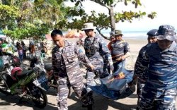 TNI AL&nbsp;Bakal Pasang Tali Pembatas di Zona Larangan Berenang di Pantai Pangandaran