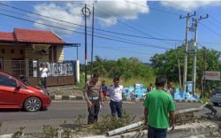 Bergerak Cepat, Sekdis Perhubungan Pimpin Dishub Parepare Pengamanan Mobil Terbalik di Jendral Sudirman