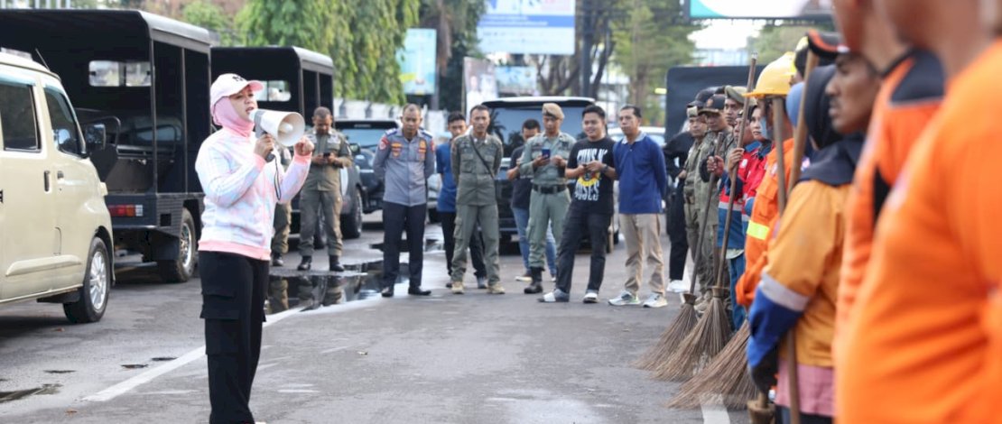 Berikan Contoh Nyata ke Masyarakat, Wakil Wali Kota Makassar Jaga Kebersihan Kota Lewat Jumat Bersih