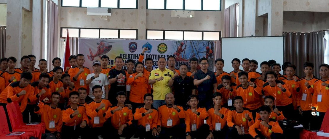 Tenaga Ahli Anggota Komisi V DPR RI Hamka B Kady, Lukman B Kady, membuka pelatihan Potensi SAR di Kabupaten Bantaeng, Sabtu, 8 Juli 2023.