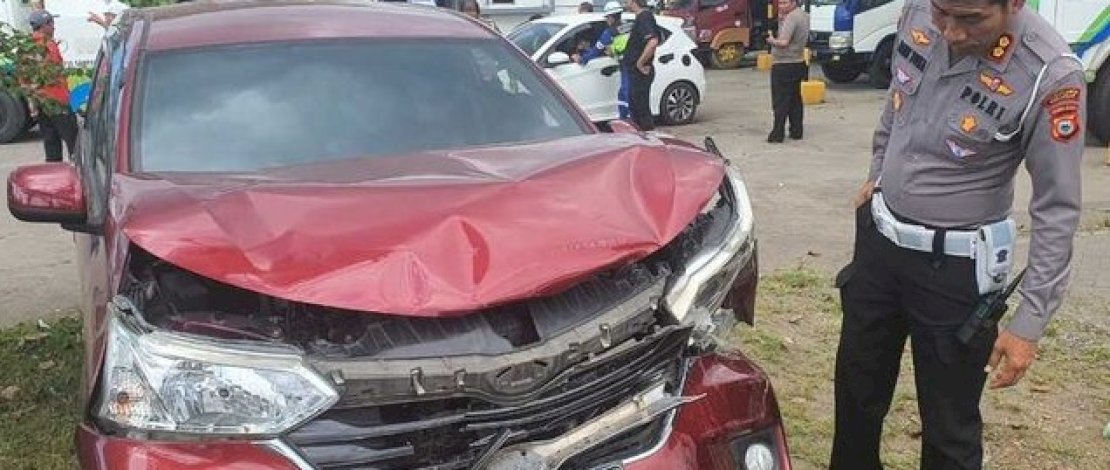 Enam mobil terlibat kecelakaan beruntun di Jalan Tol Reformasi KM 400.B, Makassar, Sulawesi Selatan (Sulsel), Sabtu 8 Juli 2023.