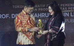 Mentan SYL Dianugerahi Penghargaan Tokoh Inspiratif Pembangunan Pertanian Indonesia