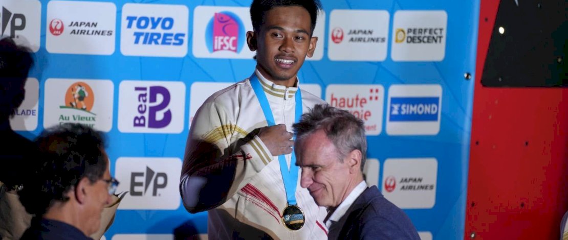 Rahmad Adi Mulyono, atlet speed putra Indonesia, meraih emas pertamanya di kejuaraan dunia panjat tebing. Rahmad Adi Mulyono, atlet speed putra Indonesia, meraih emas pertamanya di kejuaraan dunia panjat tebing.
