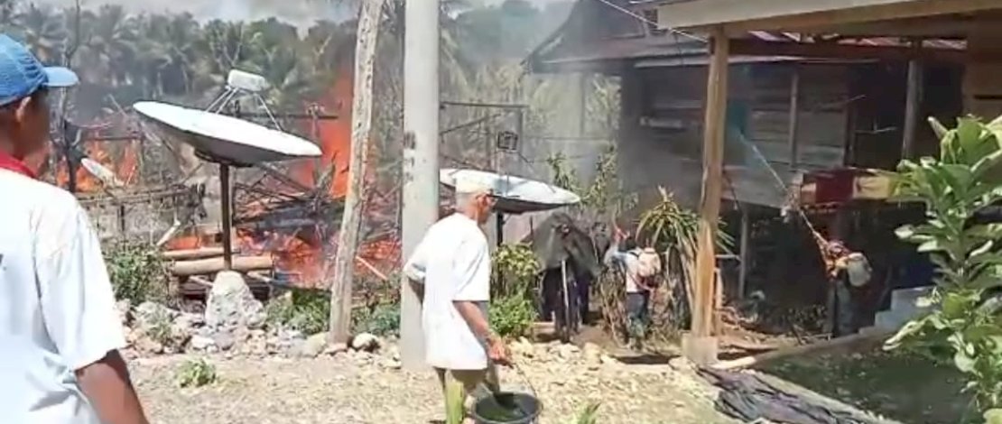 Kondisi rumah warga yang hangus akibat kebakaran di Amali, Bone