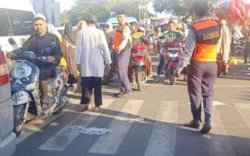 Petugas Lapangan Dishub Makassar Atur dan Awasi Arus Lalu Lintas Selama Sholat Idul Adha