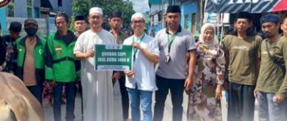 Dishub Makassar- Gojek Salurkan Daging Kurban di Kelurahan Paropo