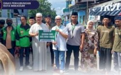 Dishub Makassar- Gojek Salurkan Daging Kurban di Kelurahan Paropo