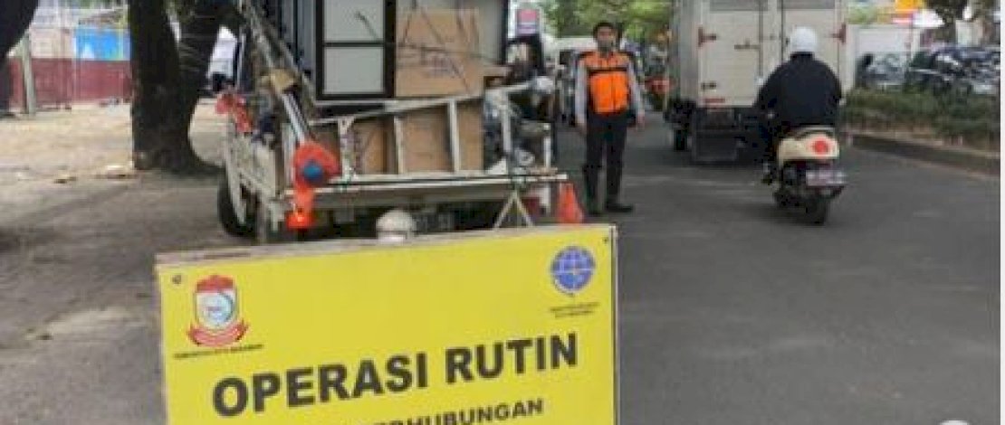 Dishub&nbsp; Makassar Gelar Penertipan Angkutan Barang Truk Tonase 8 Ton di Jalan Hertasning