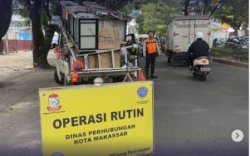 Dishub&nbsp; Makassar Gelar Penertipan Angkutan Barang Truk Tonase 8 Ton di Jalan Hertasning
