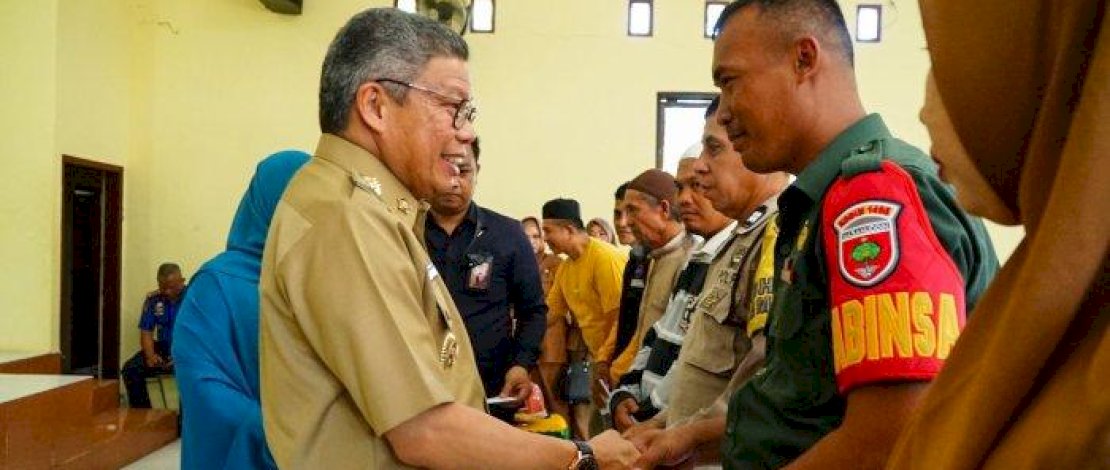 Walikota Parepare Berikan Insentif RT, RW dan Imam Masjid Walikota Parepare Berikan Insentif RT, RW dan Imam Masjid