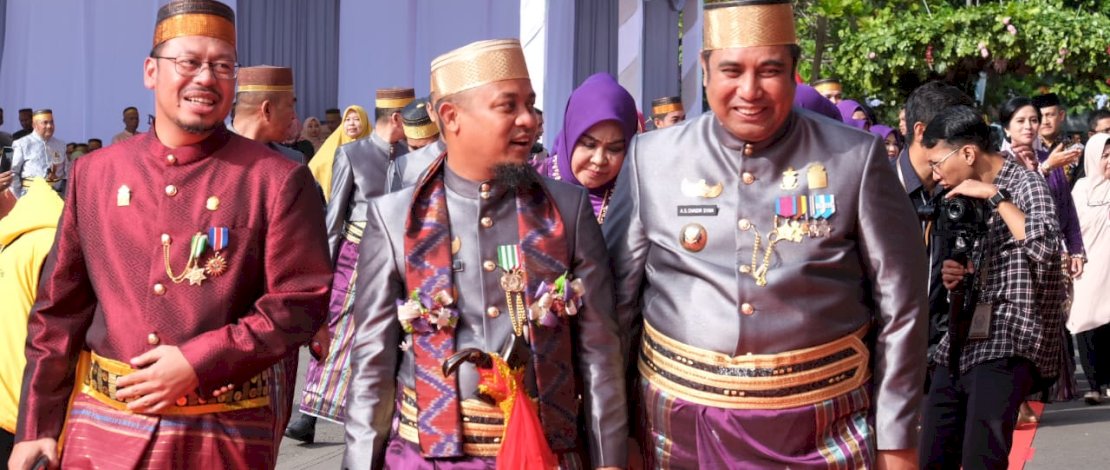 Bupati maros Chaidir Syam bersama Gubernur Sulawesi Selatan Sudirman Sulaiman pada puncak perayaan hari jadi Maros, Selasa (11.7/2023)