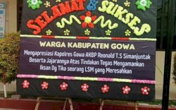 Tangkap Oknum LSM, Polres Gowa Dapat Karangan Bunga