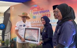 Bupati Luwu Utara Terima Penghargaan dari Menteri Sandiaga Uno untuk Desa Wisata Terbaik di Indonesia