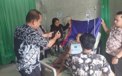 Beri Layanan Prima, Disdukcapil Lutra Layani Pembuatan KTP di Rumah Sakit