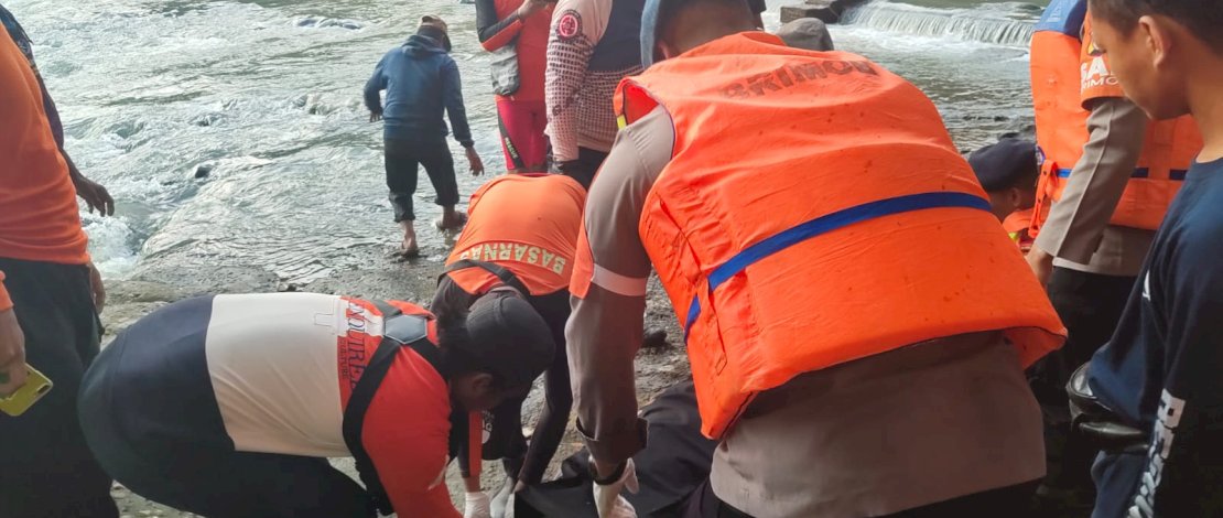 Pemuda yang dilaporkan hanyut di Sungai Sero Seddo, Desa Marioriaja, Kecamatan Marioriwawo, Kabupaten Soppeng, Kamis, 13 Juli 2023, ditemukan oleh tim SAR gabungan dalam keadaan meninggal dunia, Sabtu, 15 Juli 2023.
