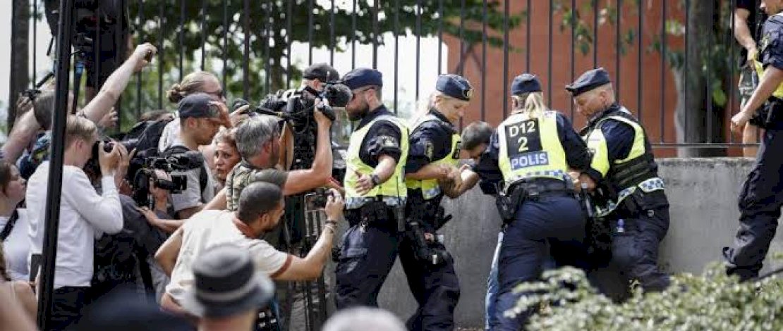 Otoritas Swedia Izinkan Bakar Taurat dan Alkitab Saat Demo 