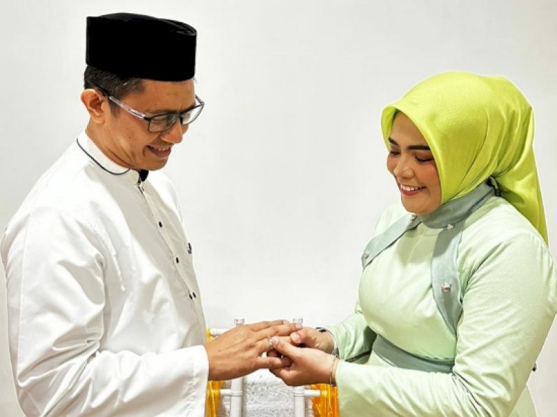 Jodohku Atasanku,Kisah Pernikahan Kadiskominfo Maros dan Wakil Bupati yang  Fenomenal