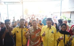 Kunjungi Desa Lumpangan Bantaeng, Hamka B Kady Serahkan Bantuan Bedah Rumah dan Pembangunan Masjid