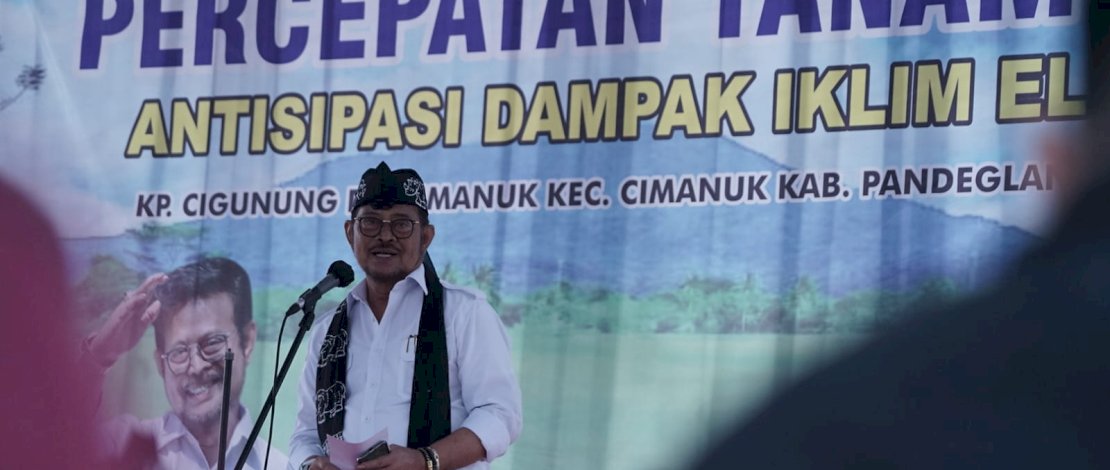 Mentan SYL saat penanaman padi di lahan Poktan Jaliti, Kampung Cigunung, Desa Cimanuk, Pandeglang, Banten, Selasa, 18 Juli 2023. Mentan SYL saat penanaman padi di lahan Poktan Jaliti, Kampung Cigunung, Desa Cimanuk, Pandeglang, Banten, Selasa, 18 Juli 2023.
