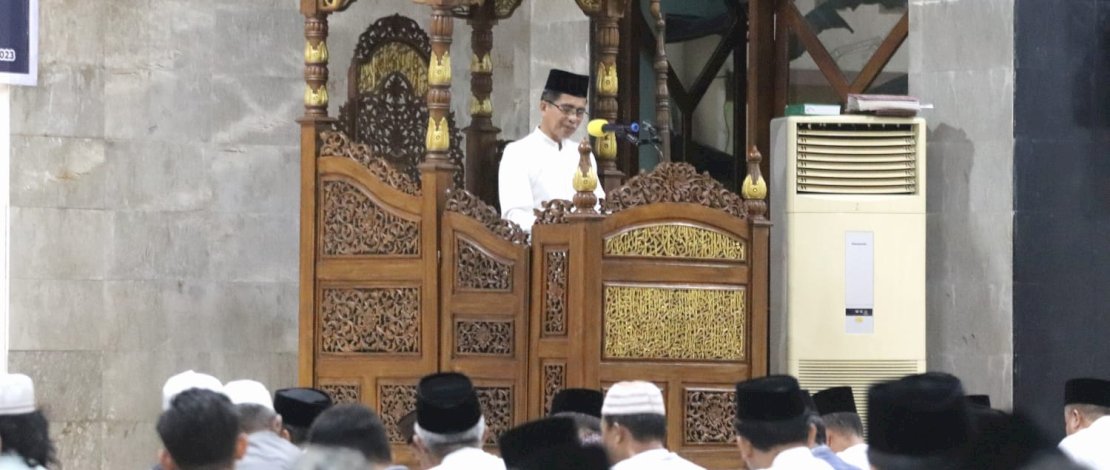 Pemerintah Kabupaten Kepulauan Selayar menggelar peringatan Tahun Baru Islam 1 Muharram 1445 H/2023 M yang dipusatkan di Mesjid Agung Al-Umaraini Benteng, Selasa, 18 Juli 2023.