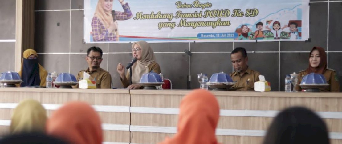 Pembacaan Komitmen Bersama Bunda PAUD dalam rangka Transisi PAUD yang Menyenangkan. Pembacaan Komitmen Bersama Bunda PAUD dalam rangka Transisi PAUD yang Menyenangkan.