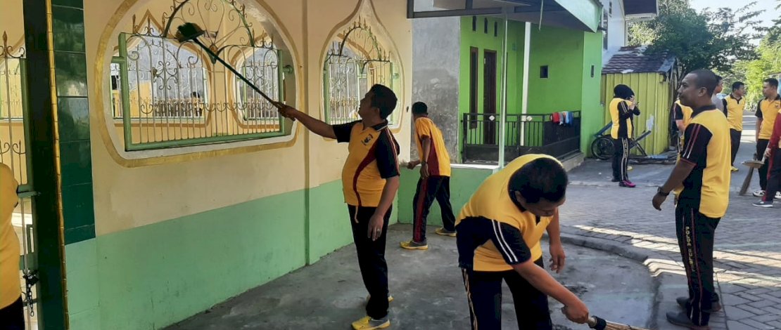 Sambut Tahun Baru Islam, Polres Gowa Gelar Keja Bakti Bersihkan Masjid Sambut Tahun Baru Islam, Polres Gowa Gelar Keja Bakti Bersihkan Masjid